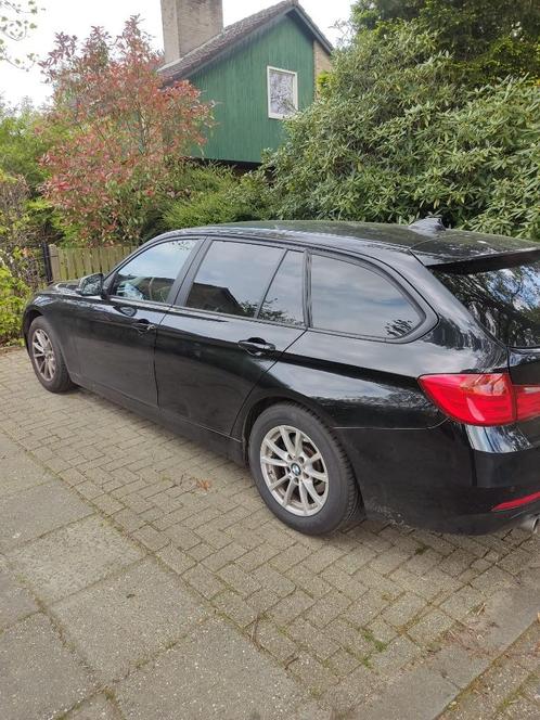 BMW 3-Serie (e90) 2.0 318D Touring AUT 2015 Zwart