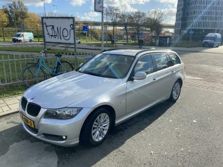 BMW 3-Serie Touring 318i 143pk Aut. 2011 Grijs