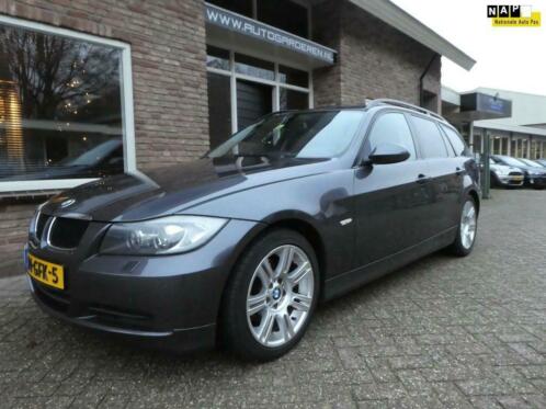 BMW 3-serie Touring 320i Business Line Automaat  Navi