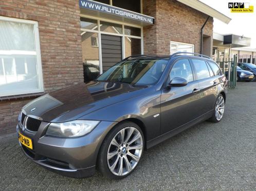 BMW 3-serie Touring 320i Business Line Leder  Navi  Dealer