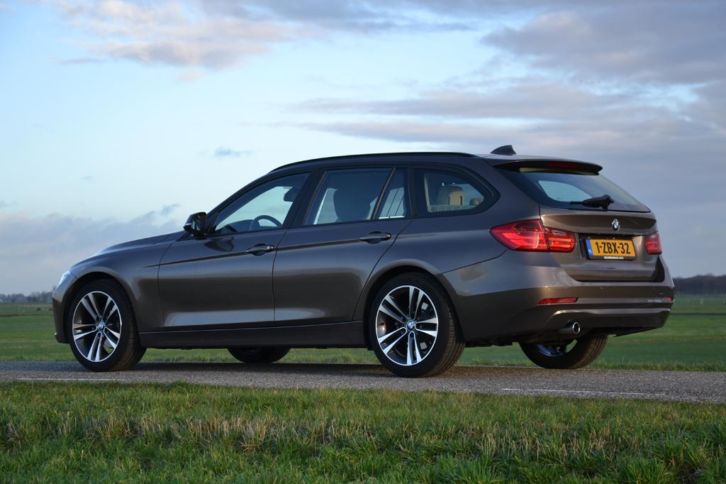 BMW 318D 2.0 TOURING Leer Nav professional F31 onderhpak