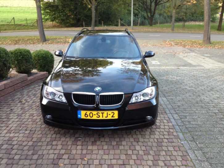 BMW 320 d High Executive navi - leer- zwarte hemel-rookvrij