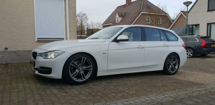 BMW 320DA F31 sport 210PK pefect onderhouden  bomvol