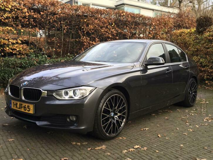 BMW 320i AUTOM HIGH EXEC NAVI XENON ECC 19VELGEN 103000KM