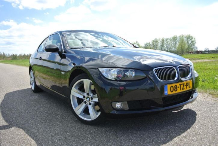 BMW 325 Coupe AUT 2007 Zwart High Exec weinig km Leer nav