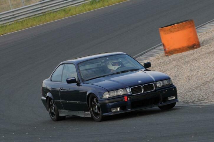 BMW 325i track day  M50 blok  Rolkooi  M-Tech  Raceklaar