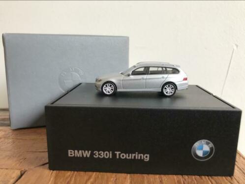 BMW 330i Touring schaalmodel