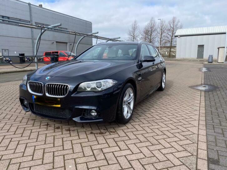 BMW 5-Serie 2.0 520I AUT 184 PK Touring 2015 Zwart M Pakket