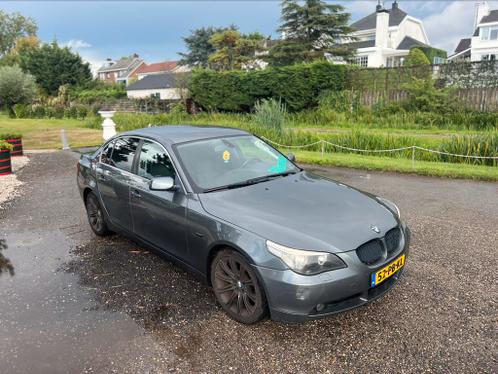 BMW 5-Serie 2.2 I 520 AUT 2004 Grijs schade