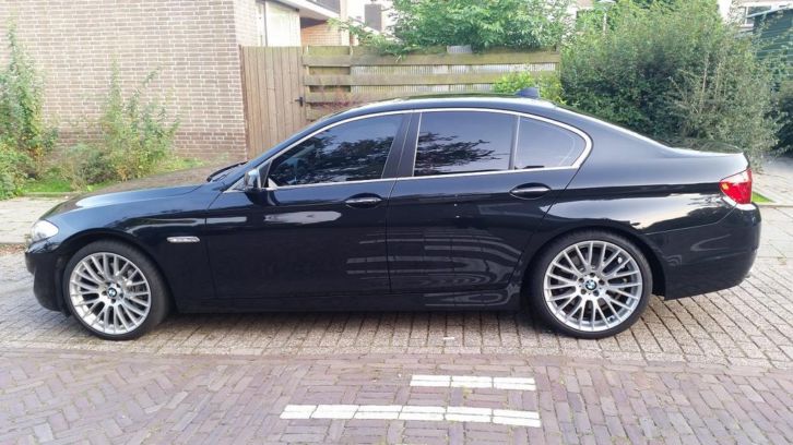 BMW 5-Serie 3.0 530D AUT8 2012 Zwart