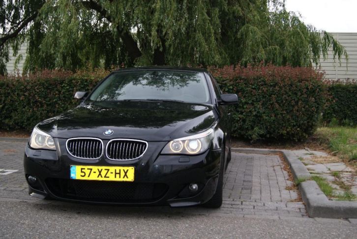 BMW 5-Serie 3.0 D 530 AUT 2003 Zwart