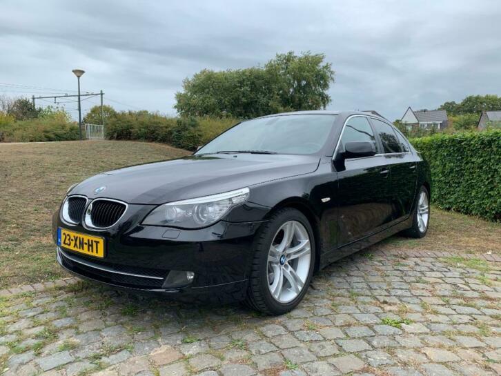 BMW 5-Serie 3.0 I 525 AUT BENZINE 2007 Zwart Facelift