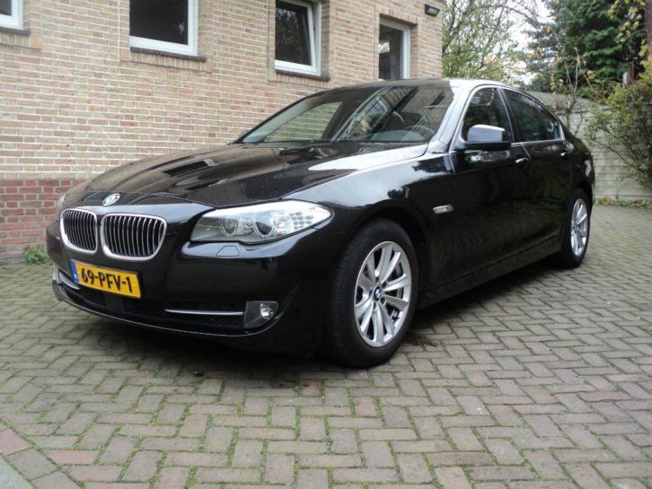 BMW 5-Serie 3.0 I 528 AUT 2010 Zwart