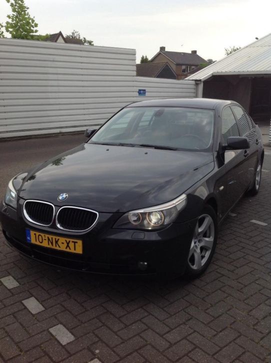 BMW 5-Serie 3.0 I 530 AUT 2003 Zwart