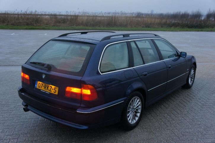 BMW 5-Serie 4.4 I 540i Touring AUT 1997 Blauw 