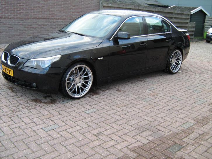BMW 5-Serie 4.4 I 545 AUT 2004 Zwart bomvol pefecte staat