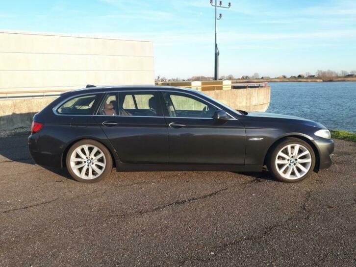 BMW 5-Serie 528i Touring AUT 2011 Grijs HeadUpDisplay Pano