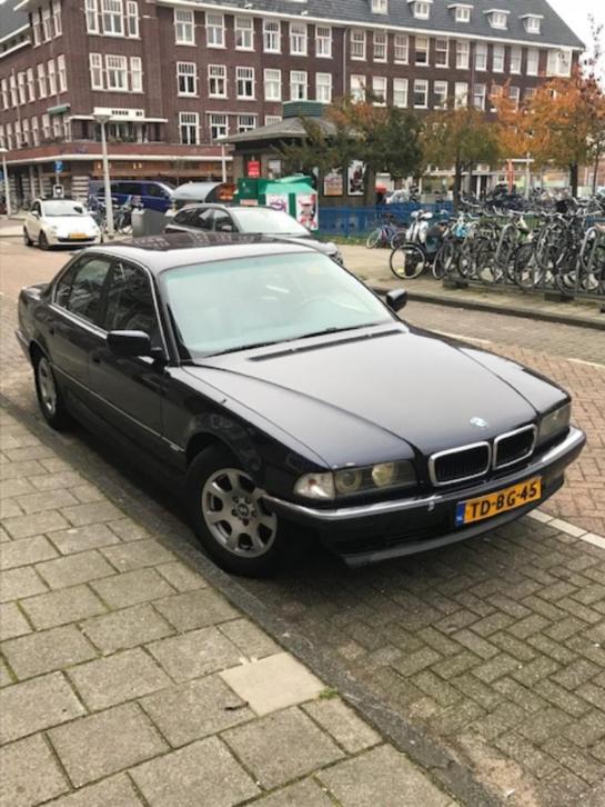 BMW 735i Blauw youngtimer