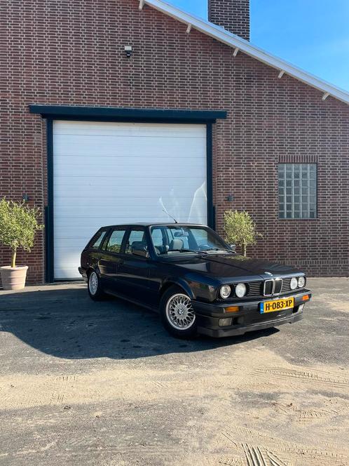 BMW E30 320i