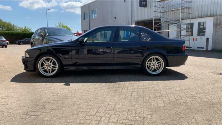 BMW e39 530i Individual Carbon Schwartz 062003 Youngtimer