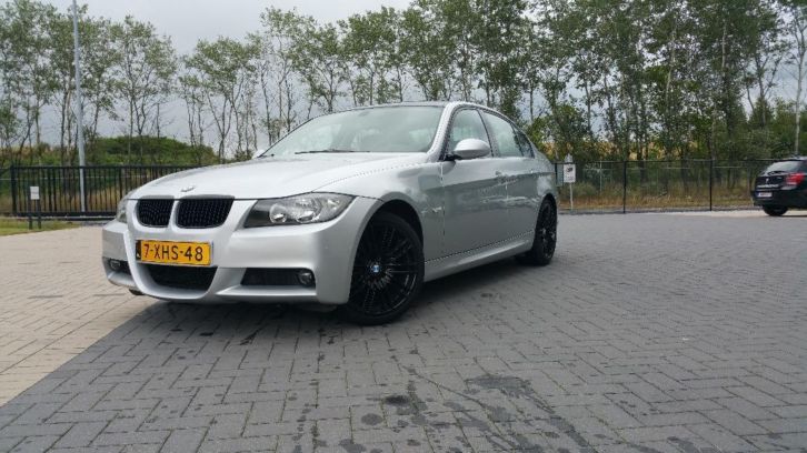 BMW e90 320i high executive M-pakket leer enz.