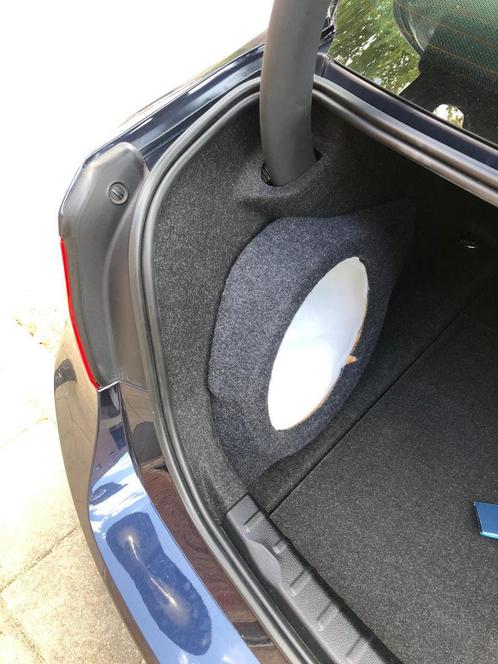 BMW F30 pasklare subwoofer behuizing op maat gemaakt 12 inch