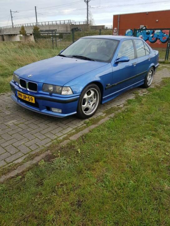 BMW M3 Sedan 3.2 6bak 1995 Blauw