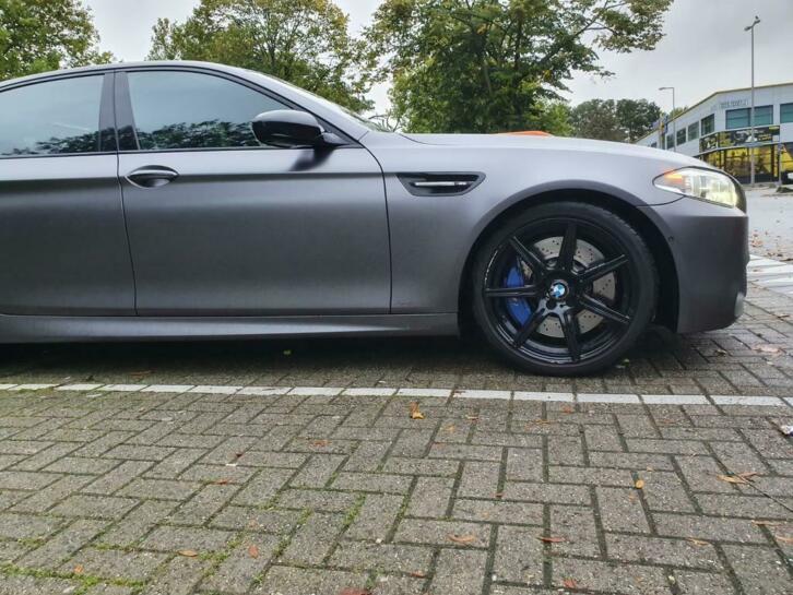 BMW M5 Competition 585 PK - MAT GRIJS Dealer Onderhouden