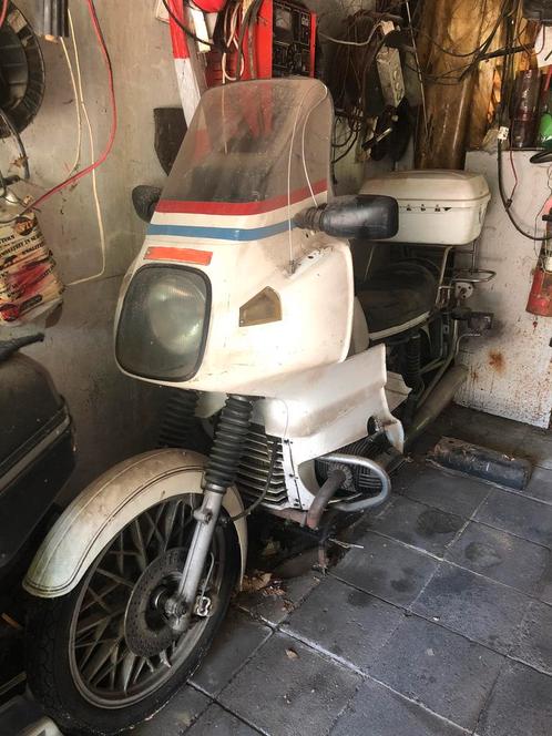 BMW oldtimer motor R100RS met aanhanger