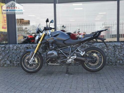 BMW R1200R LC bj 2015. Prachtige nakes bike.