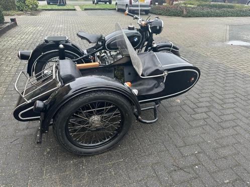 BMW R50 met een kleine HOLLANDIA.