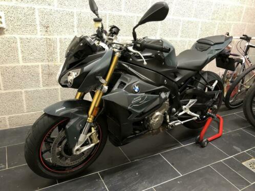 BMW S1000R  alle opties 165pk Akropovic Naked Sport BTW
