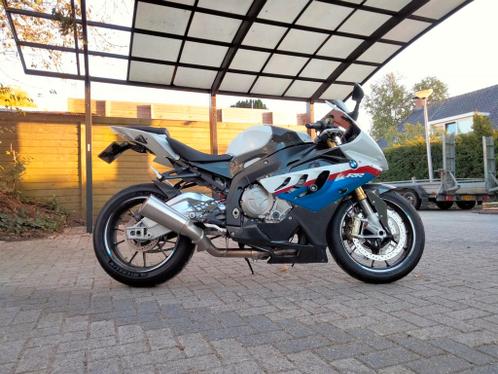 BMW S1000RR 2010, UITGEVOERD MET DIVERSE CARBON DELEN.