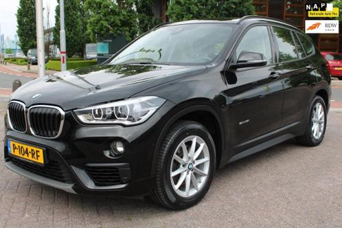 BMW X1 sDrive20I ZWART TREKHAAK M-PAKKET