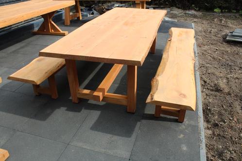 Boomstam tuintafel met twee banken