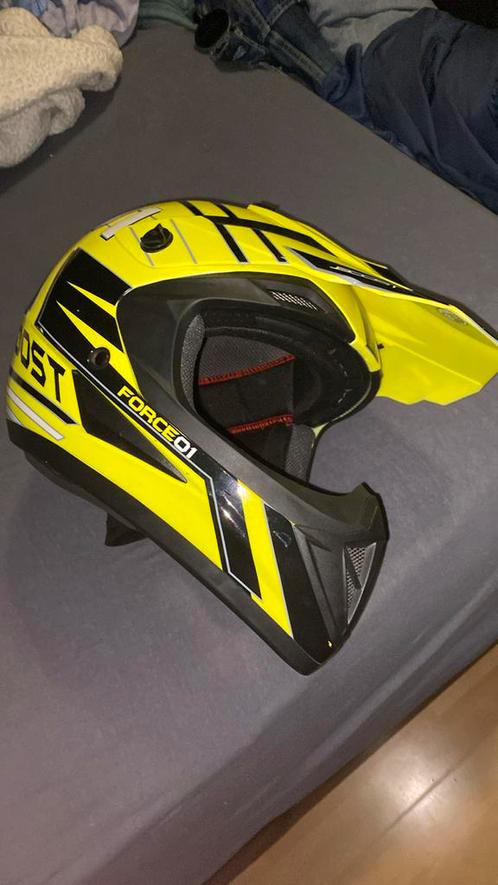 Boost force01 motorcross helm (prijs te onderhandelen)