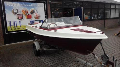 Boot 4,5 meter met Yamaha buitenboordmotor en trailer