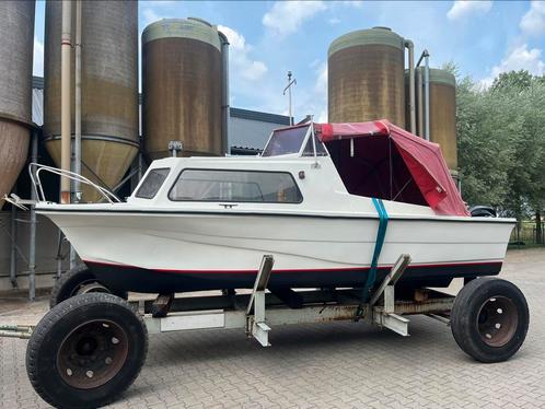 Boot met kajuit 6 meter 30pk (met kenteken)