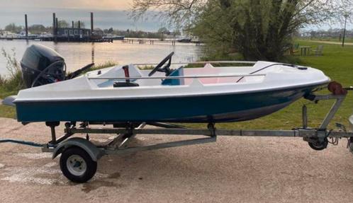 Boot met stuur en 15 pk motor, vaarklaar