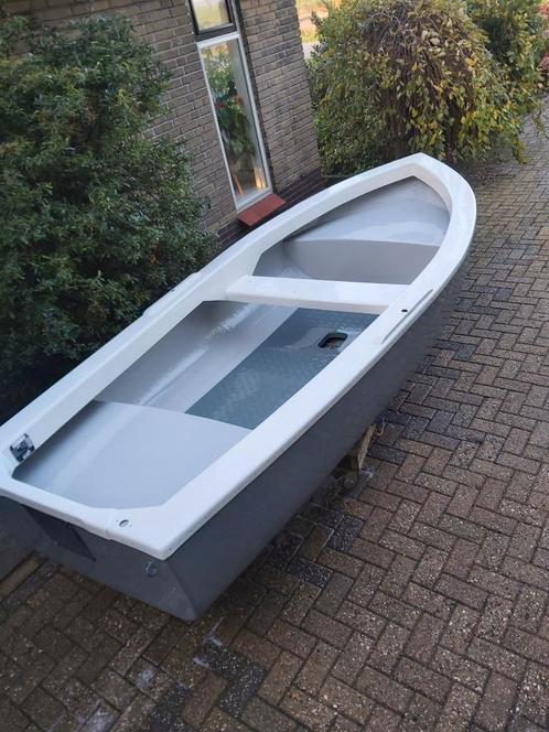 Bootje  met motor en trailer