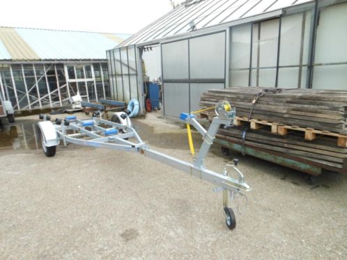 boottrailer verhuur tot 600 kg en max 5.50 m lengte 