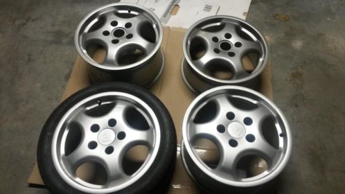 Borbet 17 inch Porsche Cup 1 look velgen set.