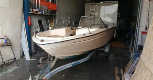 Bowrider met mercruiser 4 cilinder