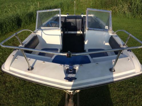 Bowrider speedboot open punt mercruiser 120 pk met trailer