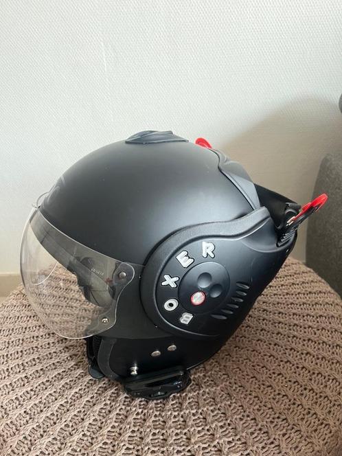 Boxxer helm met ingebouwde speaker