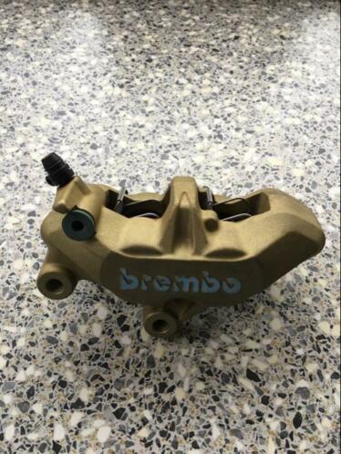 Brembo linkse remklauw P4 met remblokken - nieuw-