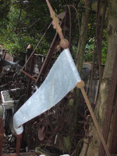 Brocante windvaan kasteel windwijzer zonnewijzer sokkel haan