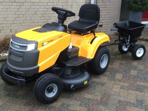 Btp Actie Sterke Stiga 21pk zitmaaier NU met gratis strooier