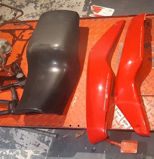 Buddyseat, stepjes en zijpanelen ducati 600750