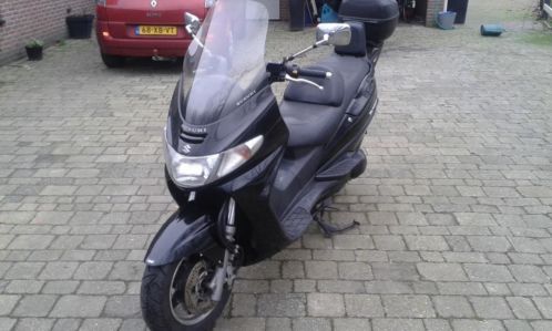 burgman 400 cc motorscooter